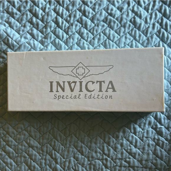 Invicta Watch With Interchangeable Rubber Bands - Picture 2 of 2
